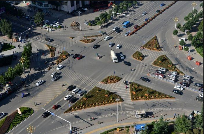 ?？低曋悄芸勺冘嚨? style=